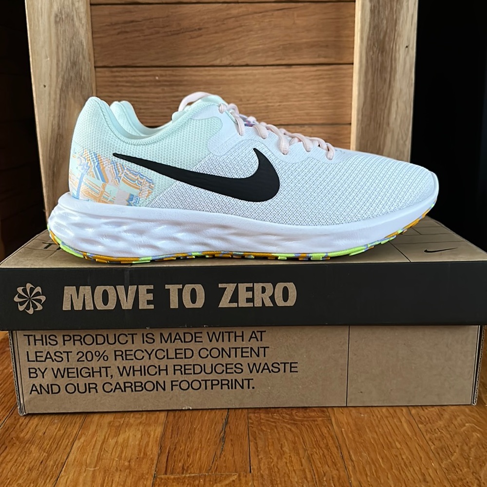 Women’s Nike Revolution 6 size 9